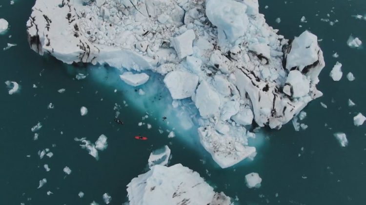 Shembet shpella e akullit në Islandë, 1 turist humb jetën, dy të zhdukur