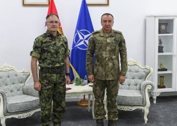Shefi i ushtrisë serbe takon të parin e KFOR-it, situatën e sigurisë në Kosovë e quan “të paqëndrueshme”