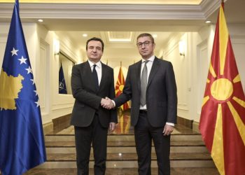 Kryeministria jep detaje per takimin Kurti-Mickoski, diskutuan edhe për incidentin e Osmanit në aeroportin e Shkupit