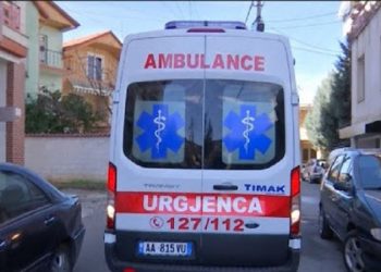 Rrëzohet për vdekje 68-vjeçarja shqiptare, po pastronte dritaret