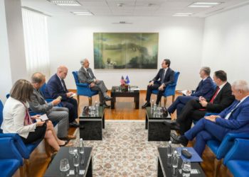 Përveç Kurtit, në takim me shefin e CIA-s ishin edhe Bislimi, Sveçla e drejtori i AKI-së