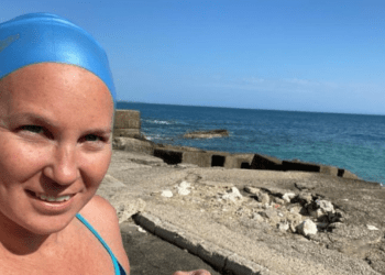  35 orë në det,  Eva Buzo realizon ëndrrën, nga Italia në Shqipëri me not