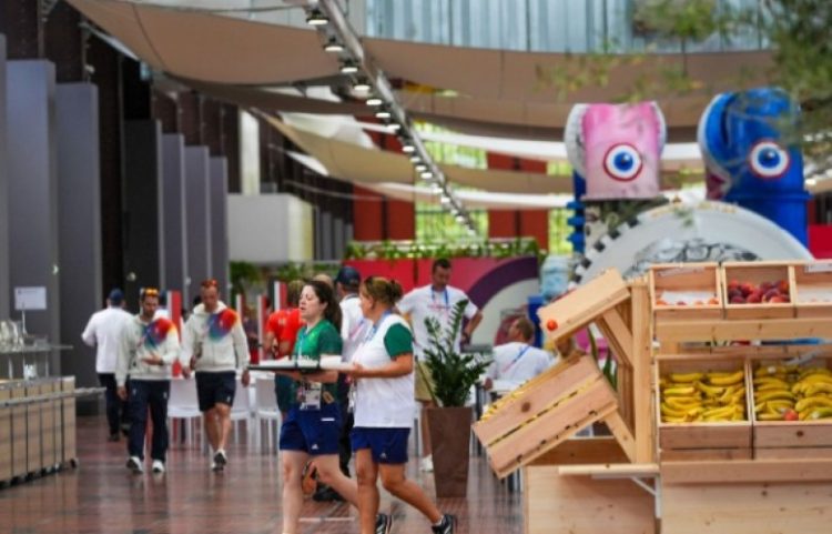 Atletët ankohen për kushtet dhe gatimin në mensën e fshatit olimpik