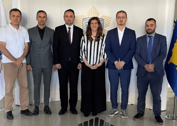 Ganimete Musliu me anëtarët e tjerë të Komisionit takohen me Drejtorin e AKI-së Petrit Ajeti