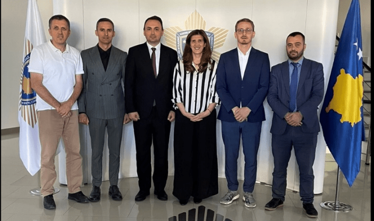 Ganimete Musliu me anëtarët e tjerë të Komisionit takohen me Drejtorin e AKI-së Petrit Ajeti