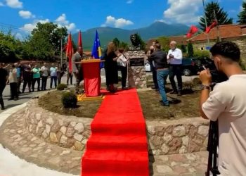 Zbulohet busti i heroit Rrustem Bruqi në Isniq