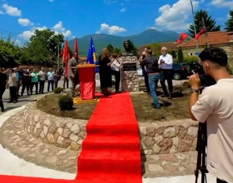Zbulohet busti i heroit Rrustem Bruqi në Isniq