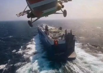 Sulmi në Detin e Kuq, raportohet për shpërthime pranë dy anijeve në Jemen