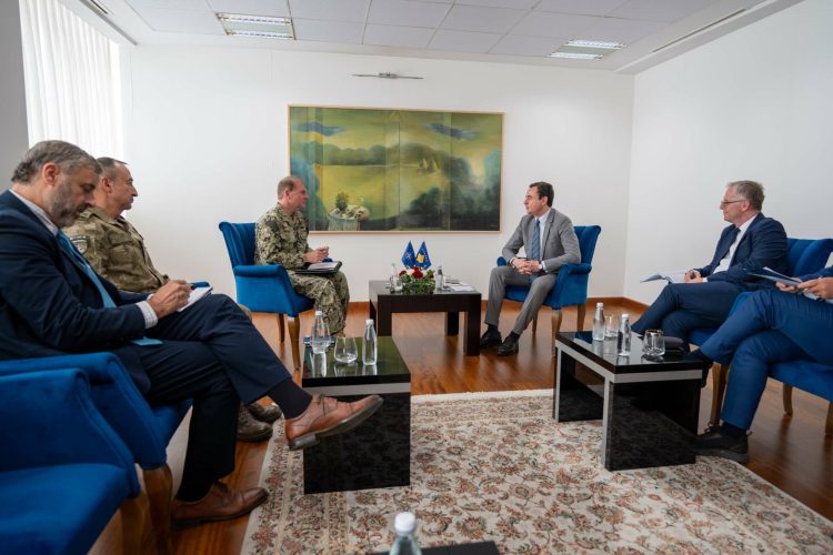 Admirali Munsch takon Kurtin, bisedojnë për sigurinë dhe dialogun Kosovë-Serbi