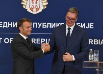 Edhe në takim me Macron-in, Vuçiq bëri me dije se nuk largohet nga marrëdhëniet e mira me Rusinë