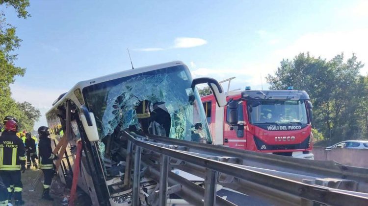 Një i vd*ekur e 25 të plagosur nga aksidenti i rëndë i një autobusi në Toskana