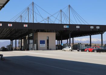 Një orë e gjysmë pritjet për dalje nga Merdarja