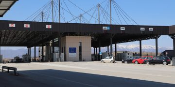 Një orë e gjysmë pritjet për dalje nga Merdarja