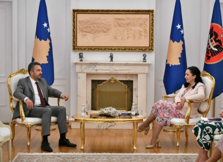 Osmani takohet me kryesuesin e KQZ-së, diskutojnë për zgjedhjet