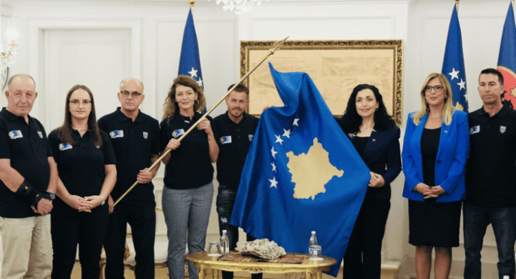 Osmani dorëzon flamurin që do të që do të valojë në Lojërat Paralimpike “Paris 2024”