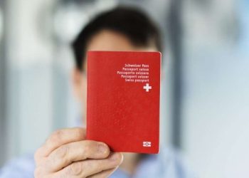A ka kufi moshe për të aplikuar për shtetësinë zvicerane?
