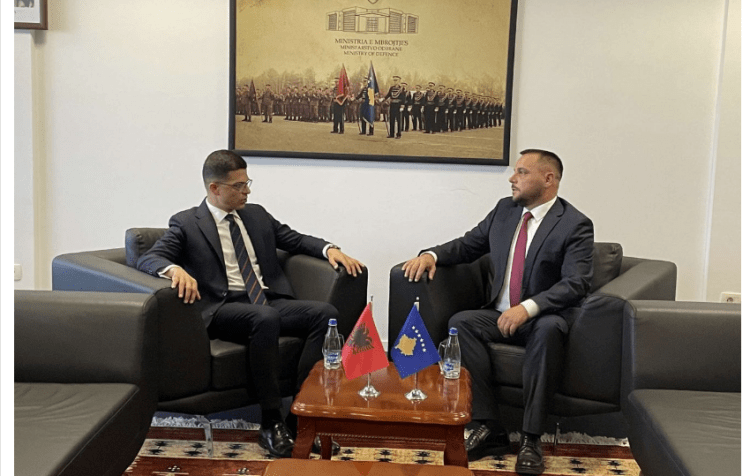 Ministri Maqedonci pret në takim homologun e tij shqiptar (Foto)