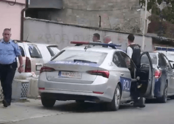Çfarë kishte brenda objekteve të komunave ilegale në Veri, Policia publikon pamjet e operacionit (Video)