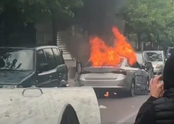 Gjakovë, kërkohet një muaj paraburgim ndaj të dyshuarit për zjarrin ndaj objektit dhe veturave të policisë