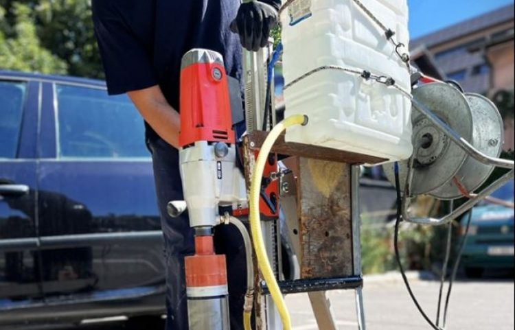 Vendosen senzorë në parkingje në disa rrugë të kryeqytetit