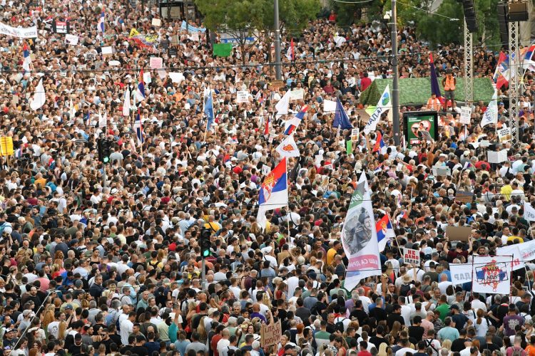 Protestë masive në Beograd kundër minierës së litiumit