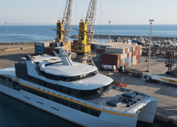 Superjahti turistik ‘Nebula’ viziton portin e Durrësit