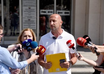 Politikani maqedonas ofendon shqiptarët me termin “shiptar”, paditet nga VLEN-i