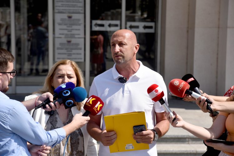 Politikani maqedonas ofendon shqiptarët me termin “shiptar”, paditet nga VLEN-i