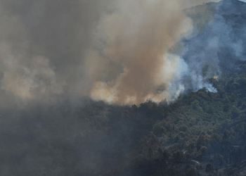Portugali, zjarret ‘shkrumbojnë’ ishullin turistik