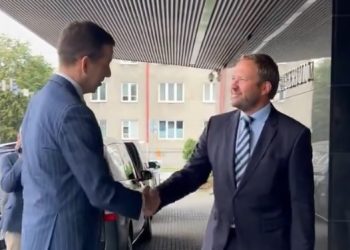 Vizita e “hidhur”: Nikoqiri estonez e qorton Gjuriqin (VIDEO)