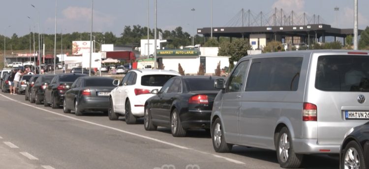 QKMK thirrje mërgimtarëve: Shmangni udhëtimet në pikë-kalimet kufitare me Serbinë