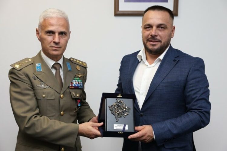 Maqedonci pret në takim lamtumirës atasheun e mbrojtjes së italisë në Kosovë, Kolonel Cristian Margheriti