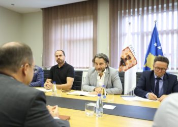 Rama: Procesi i blerjes së 30 autobusëve të rinj nuk është pezulluar