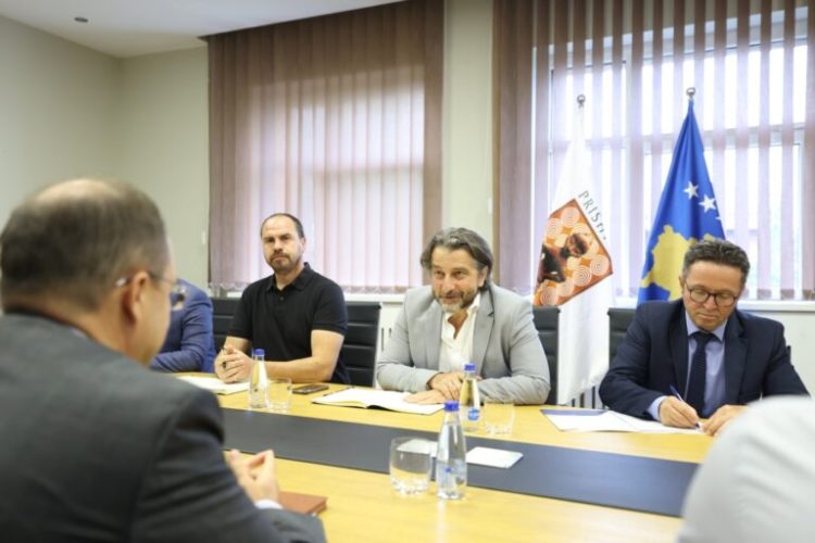 Rama: Procesi i blerjes së 30 autobusëve të rinj nuk është pezulluar