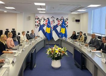 Kryeninistri pret në takim kryediplomaten finlandeze