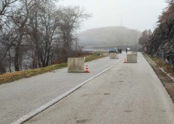 Policia vendos pengesa për kamion te ura e Bërnjakut në veri