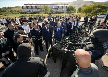 Kurti merr pjesë në demonstrimin e njësive elite të Policisë: Krenarë me ju