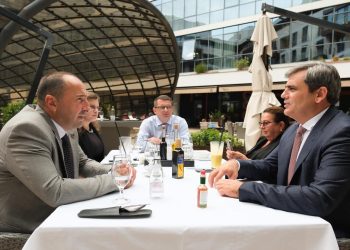 Aliu e kryediplomati malazez flasin për rrugët që lidhin dy vendet
