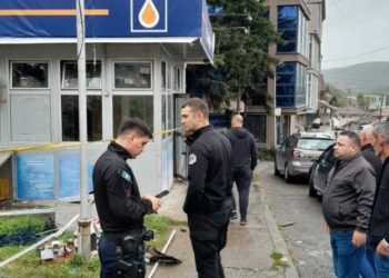 Kreu i Zveçanit viziton vendin ku ndodhi shpërthimi, publikon pamjet e dëmëve të shkaktuara