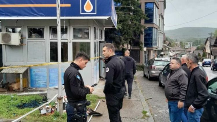 Kreu i Zveçanit viziton vendin ku ndodhi shpërthimi, publikon pamjet e dëmëve të shkaktuara
