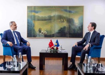 Shefi  i diplomacisë turke pritet nga kryeministri Kurti