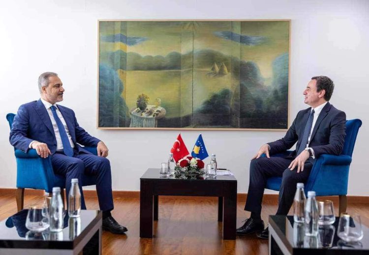 Shefi i diplomacisë turke pritet nga kryeministri Kurti