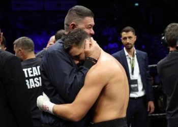 Luani, krenar me Ardianin – hyri në ring dhe e përqafoi