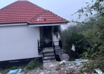 Intervistohet një dëshmitar për zjarrvënien në shtëpinë e ndërtuar nga qeveria në veri