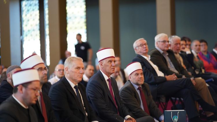 Ekrem ef. Simnica, mori pjesë në manifestimin qendror me rastin e përurimit të xhamisë shqiptare “Tulipan”