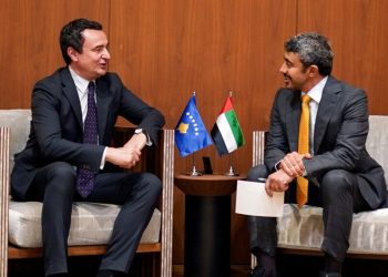 Kurti takon ministrin e Jashtëm të Emiratëve të Bashkuara Arabe, flasin për rritjen e bashkëpunimit ekonomik