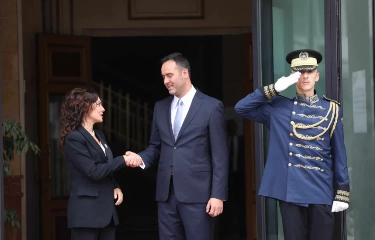 Kryekuvendari Konjufca pret në takim homologen nga Shqipëria, Spiropalin