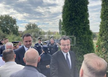 Kryeministri Kurti, Konjufca, Sveçla dhe Hoxha vizitojnë familjen e heroit Afrim Bunjaku