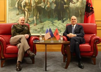 Presidenti Begaj dhe ministri Vengu takojnë gjeneralin amerikan Cavoli