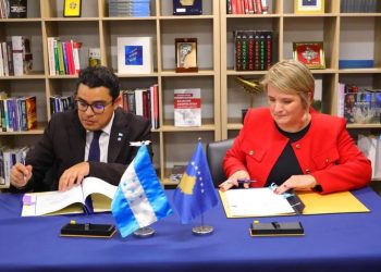 Gashi takohet me Zelayan në Nju Jork, nënshkruajnë memorandum mirëkuptimi